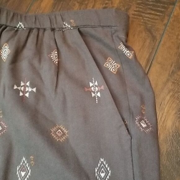 Hinge Tribal Print Skirt with Pockets - Picture 2 of 7